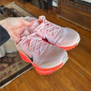 Nike Women's Vomero 18 Running Shoes